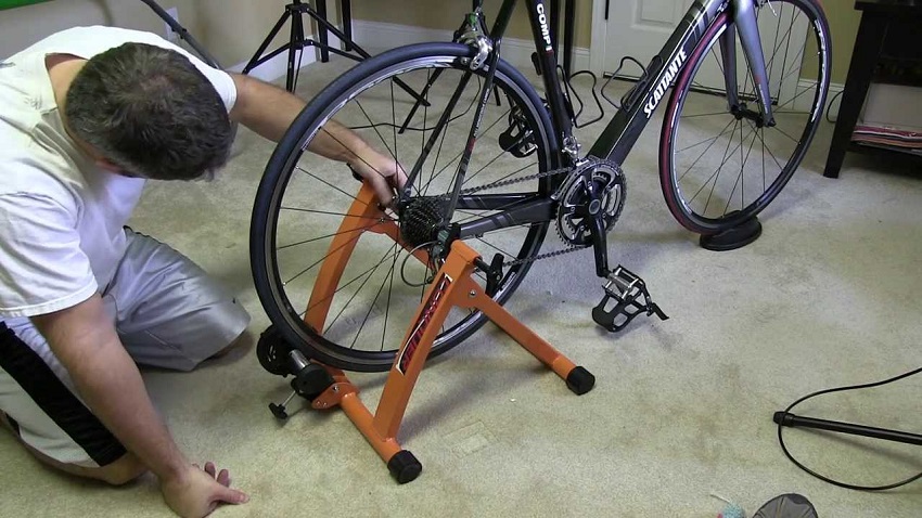 How do bike trainer stands work?