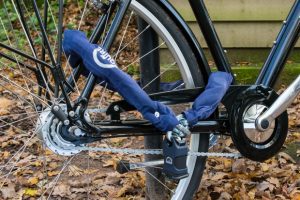 How to use a bicycle lock