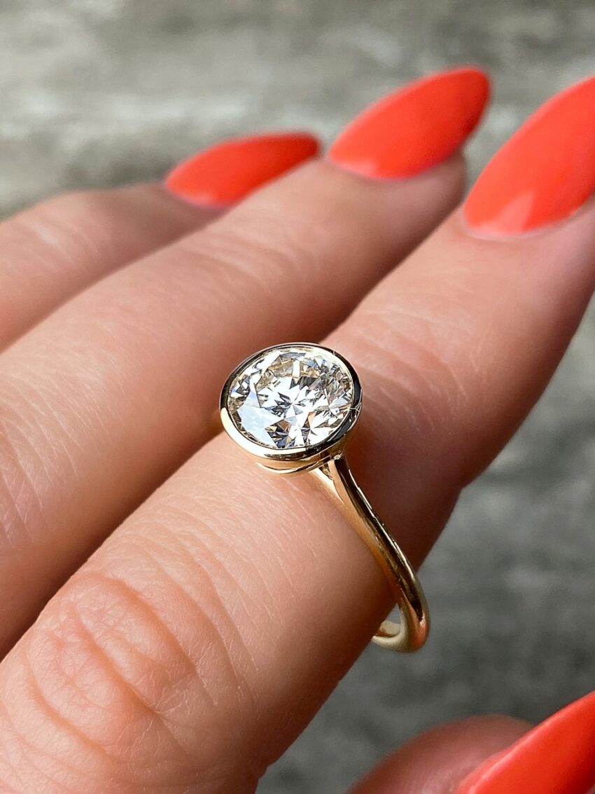 Pear-Shaped Engagement Rings