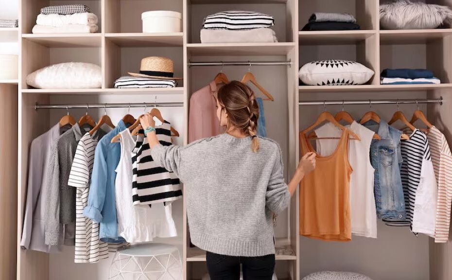 How to prevent clothes from smelling in the closet?