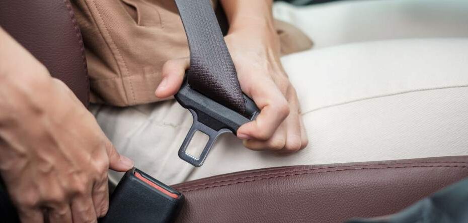 slow-to-retract seatbelt